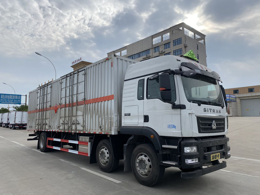 易燃液體廂式運輸車，廂式運輸車，k8凯发体育app下载汽車集團