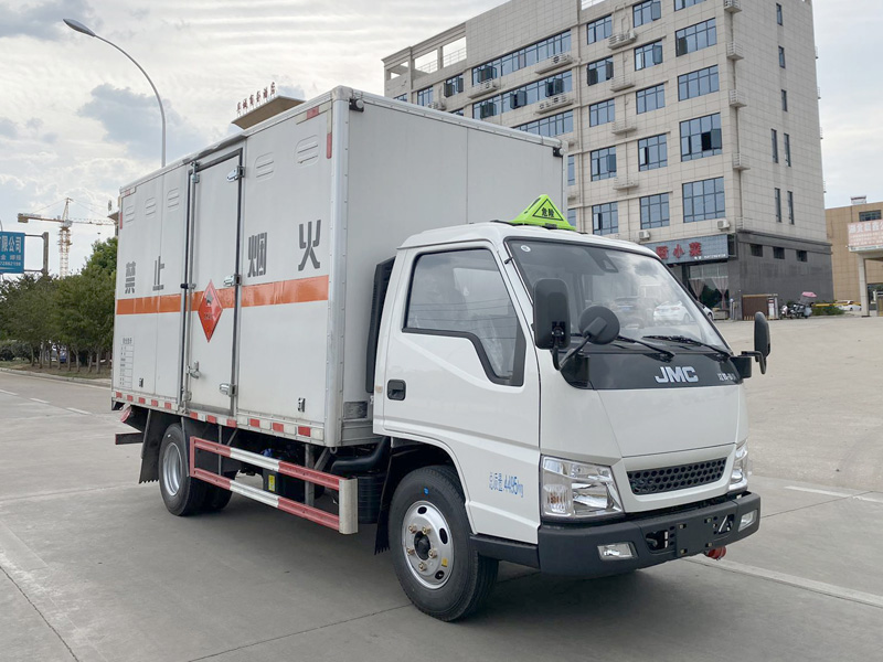 k8凯发体育app下载牌CSC5040XRYJ6型易燃液體廂式運輸車