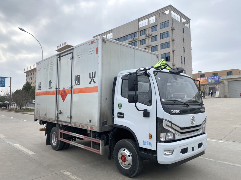 k8凯发体育app下载牌CSC5095XRY6易燃液體廂式運輸車